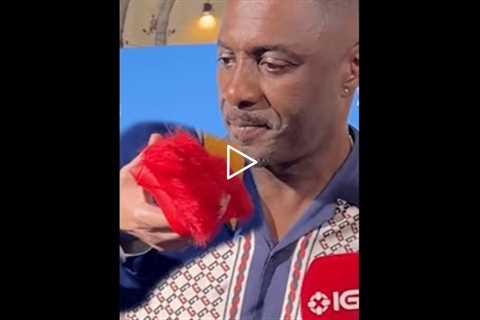 Idris Elba is scared of the Knuckles furry controller #sonic #xbox #sonicthehedgehog #shorts